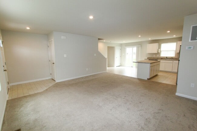 Building Photo - 4 Bed, 2.5 Single Family Home in Bunker Hi...
