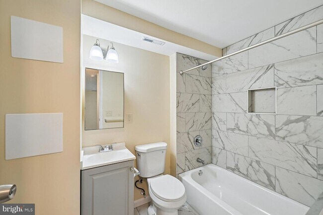 Building Photo - 8805 Bolero Ct