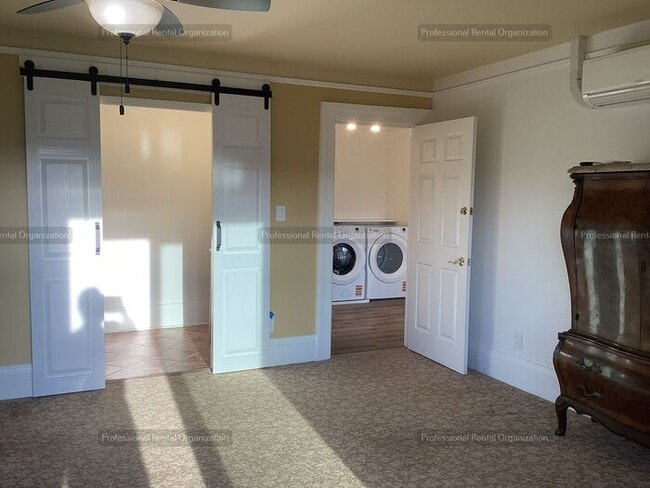 Building Photo - Upper Carriage house Flat with deck & expansive Vineyard and Sunset views