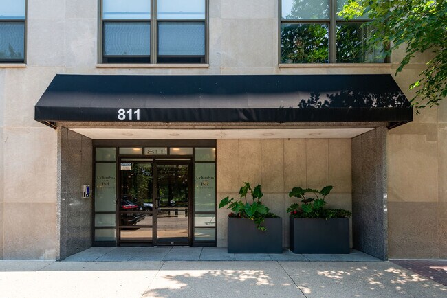 Building Photo - 811 S Lytle St
