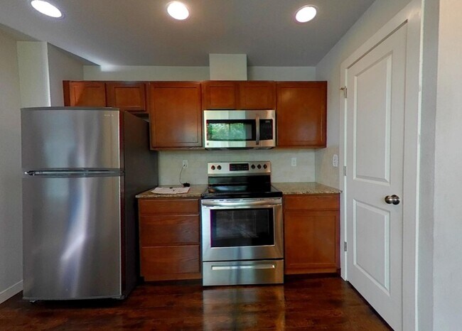 Building Photo - 1713 - Restore