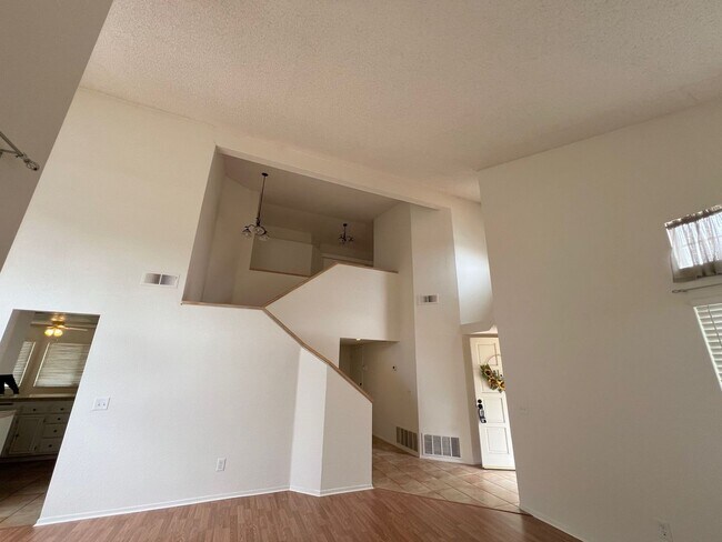 Building Photo - **Beautiful Lake Elsinore 3 Bdrm 2.5 Baths...