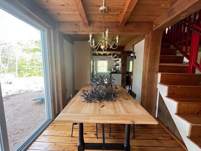 Building Photo - 102 New Templeton Rd