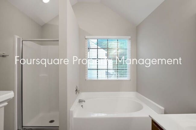 Building Photo - 4-Bed Single Family Home with Open Layout,...