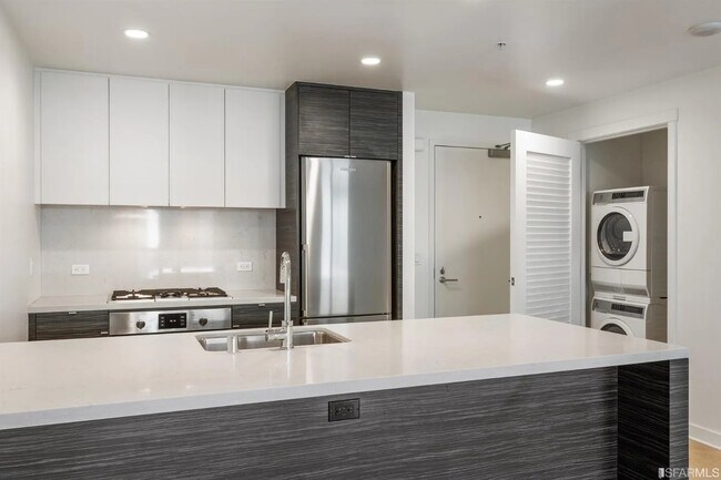 Building Photo - 1688 Pine St