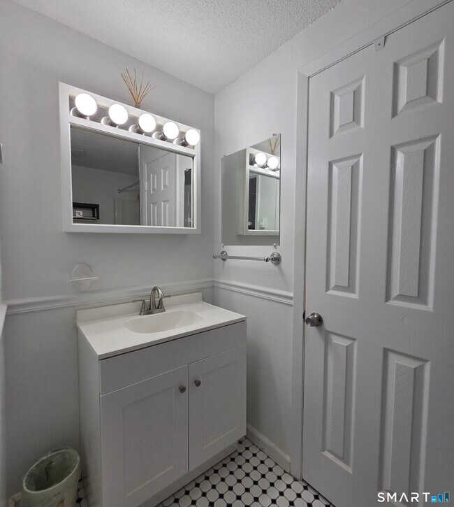 Building Photo - 7 Padanaram Rd