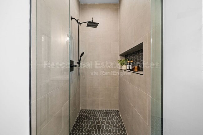 Building Photo - 4286 Samoset Ave