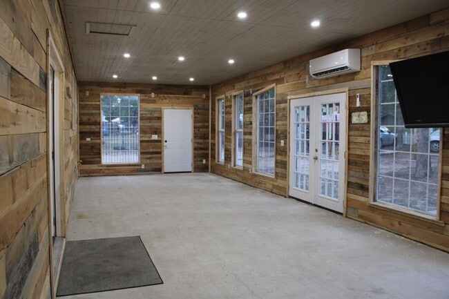 Building Photo - 975 State Hwy 95