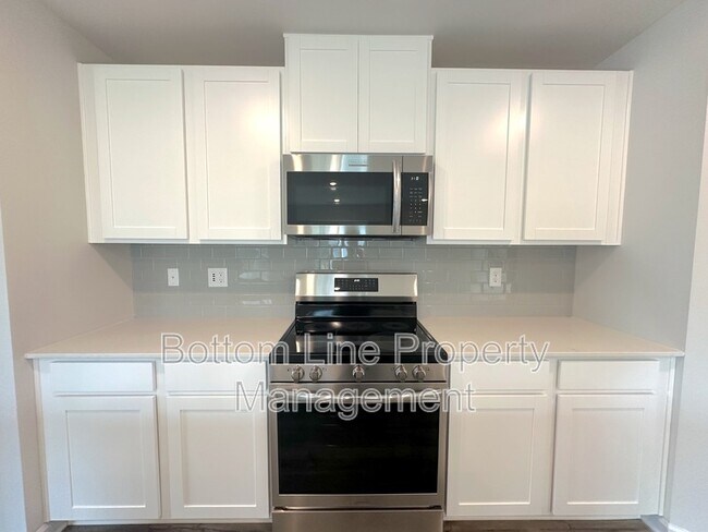 Building Photo - 5336 Small St