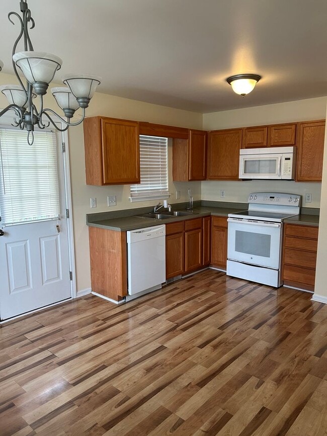 Building Photo - Three bedroom, 2 bath house in Elon