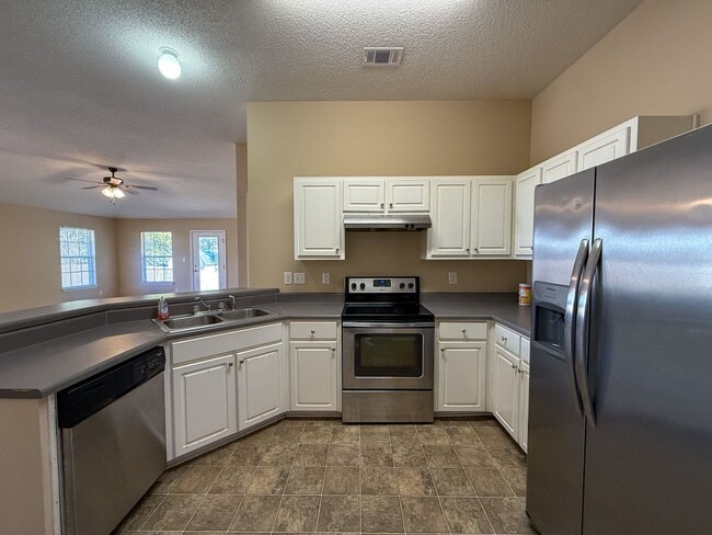 Building Photo - 3 Bedroom 2 Bath Brick Home in Milton!