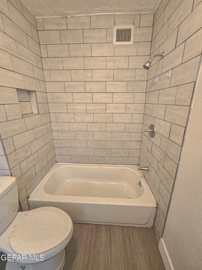 Building Photo - 3518 Sacramento Ave