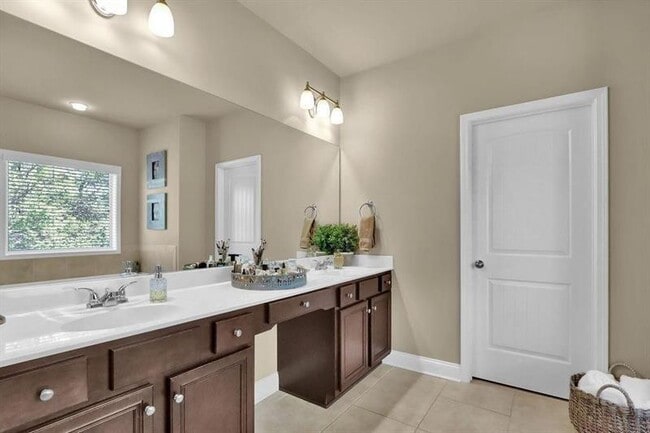 Building Photo - 4960 Wilshire Crossing