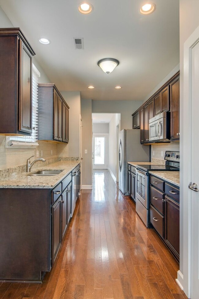 Building Photo - 3 bed 2.5 bath in Germantown, 1 Car Garage, Fenced Yard