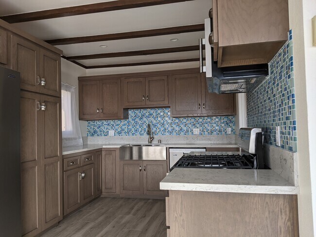 Kitchen - 6949 Trolleyway