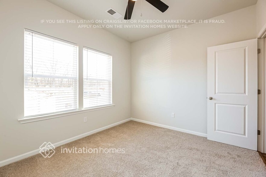 Building Photo - 217 White Flds Ave