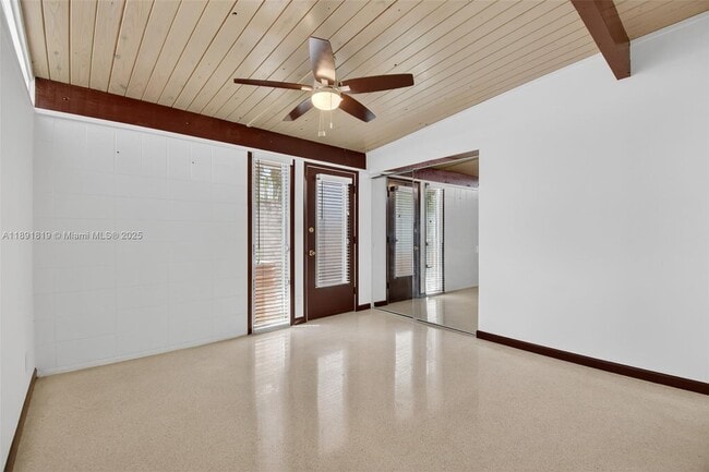 Building Photo - 630 NE 14th Ave