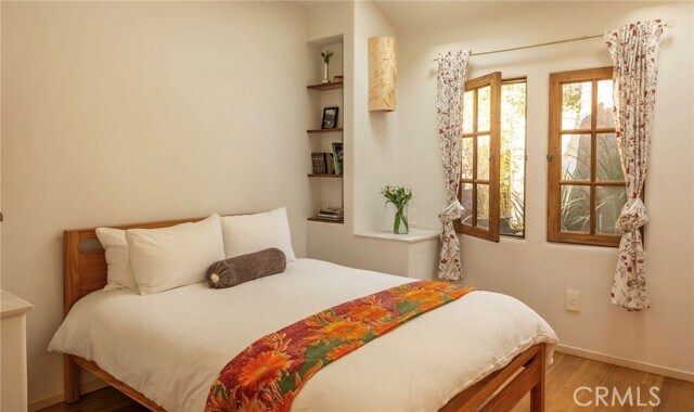 Building Photo - 8978 Wonderland Ave