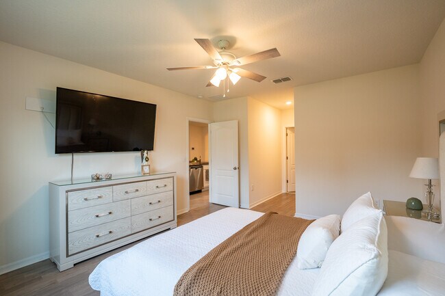 Building Photo - 5230 Bracks Landing Dr