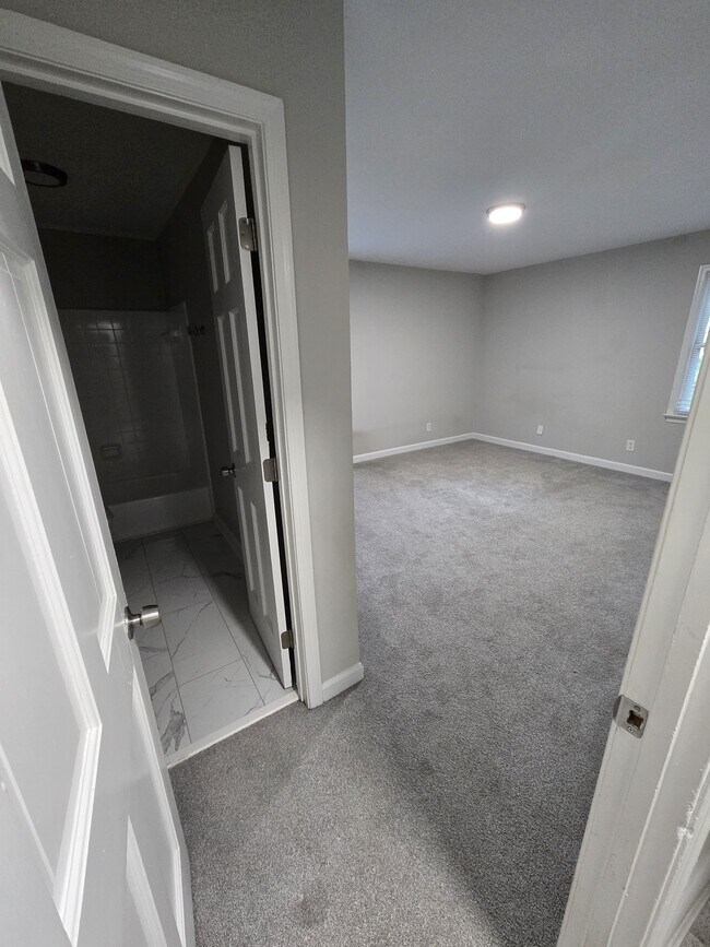 Building Photo - 5906 Applewood Ln