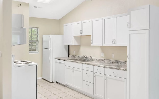 Building Photo - Suncrest -13B