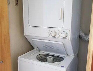 Building Photo - 3944 N Claremont Ave