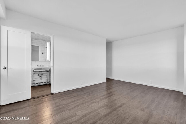 Building Photo - 10 Ocean Blvd