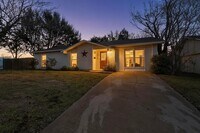 Building Photo - 5516 Laredo Ln