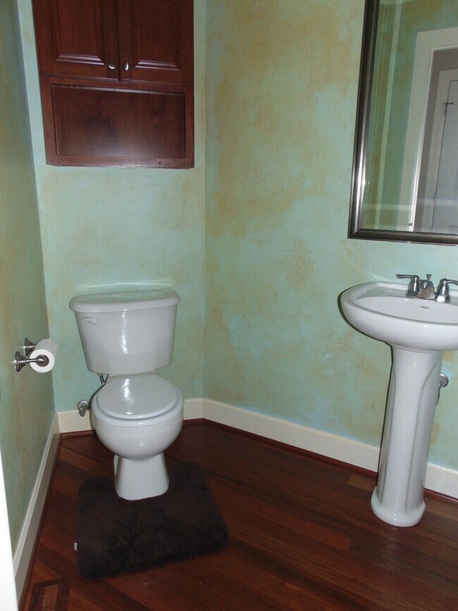 Building Photo - 4+ Bedroom/2.5 Bath Luxury Kirkland Home.  Spacious Home, Rose Hill Area!  A Must See!