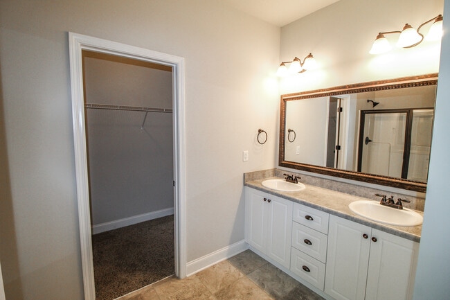 Building Photo - 412 Coles Way