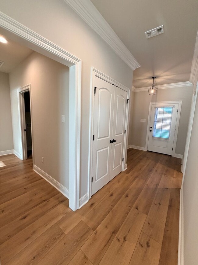 Building Photo - 820 Venecia Dr