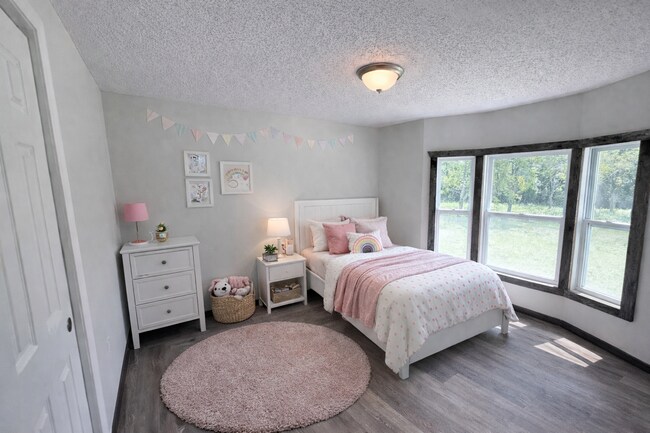 Building Photo - Fully Remodeled 3 Bedroom, 2 Bath Home in the Country – Versailles, KY