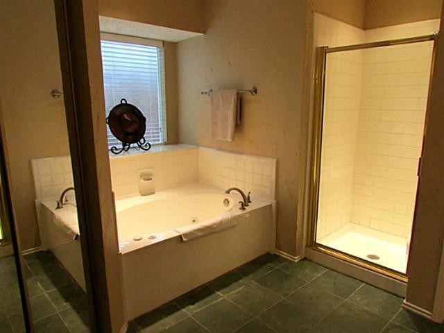 Building Photo - 1215 Spring Creek Dr