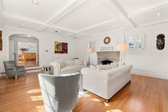 Building Photo - 487 Ward St