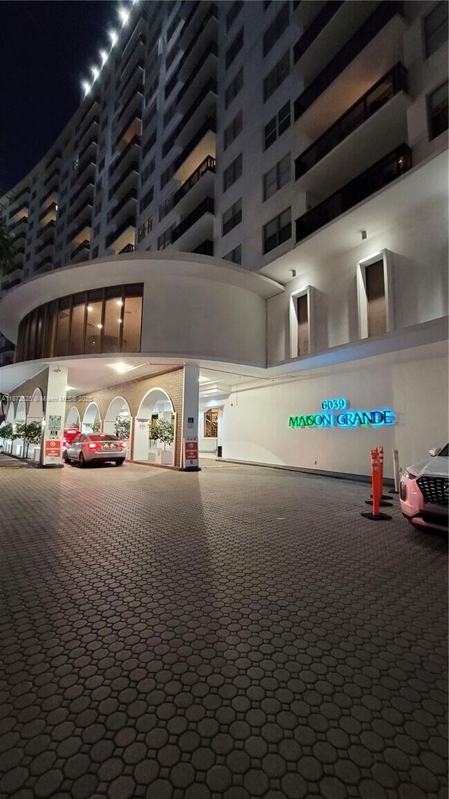 Building Photo - 6039 Collins Ave
