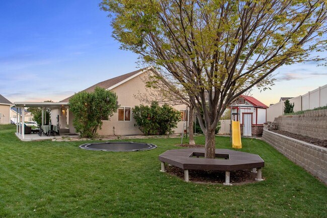 Building Photo - 2521 Apricot Pl
