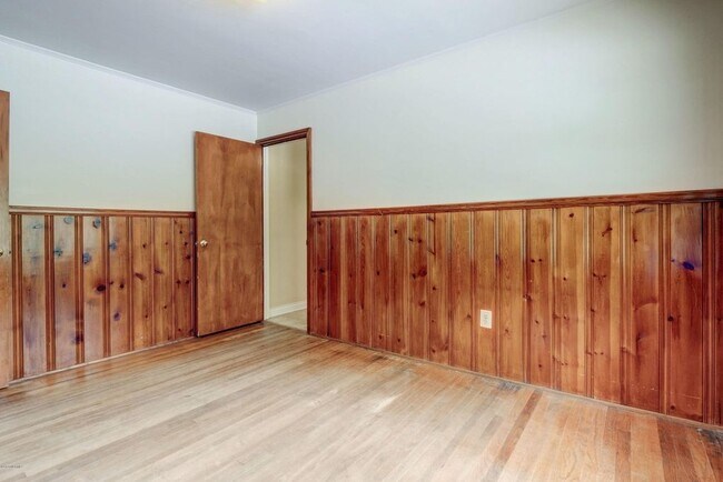Building Photo - 219 Spruce Cir