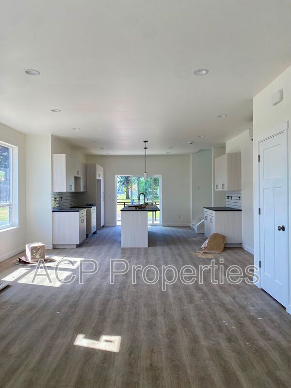 Building Photo - 1318 Bradley Ct