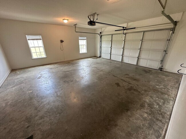 Building Photo - 400 Old Kennedy Ln
