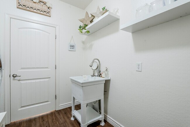Building Photo - 2744 E Donato Dr
