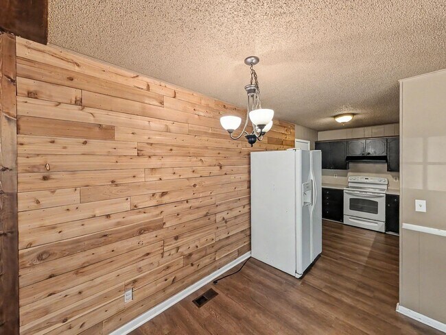 Building Photo - 16 Evesham Ln