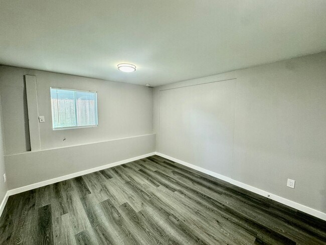 Building Photo - Beautifully Remodeled 4-Bedroom Home with Spacious Backyard in Mountlake Terrace