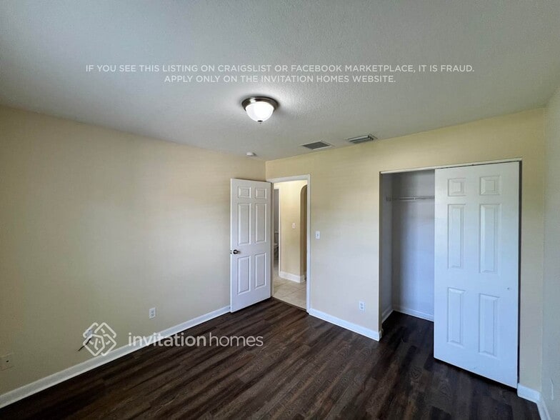 Building Photo - 1318 SW Bartell Ave