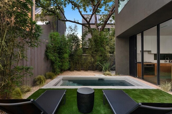 Building Photo - 5313 Avenue G