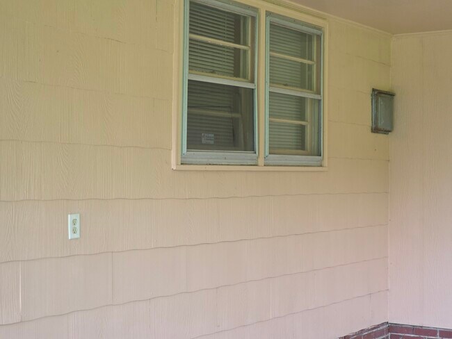 Carport - 685 Coleman Ave