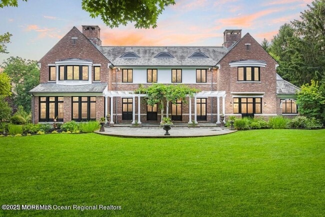 Building Photo - 18 Sheraton Ln