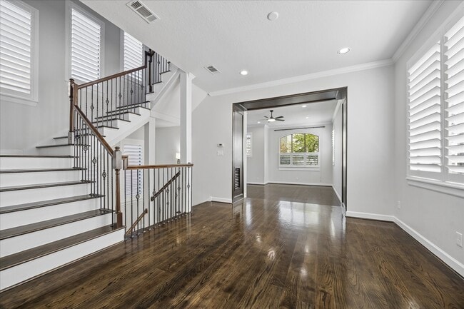 Building Photo - 709 Herkimer St