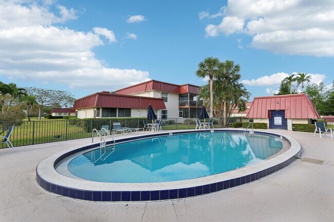 Building Photo - 12012 Greenway Cir S