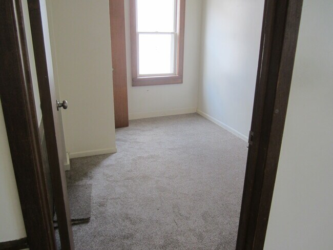 Building Photo - 108 S Main St