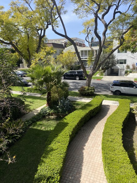 Primary Photo - 350 N Oakhurst Dr